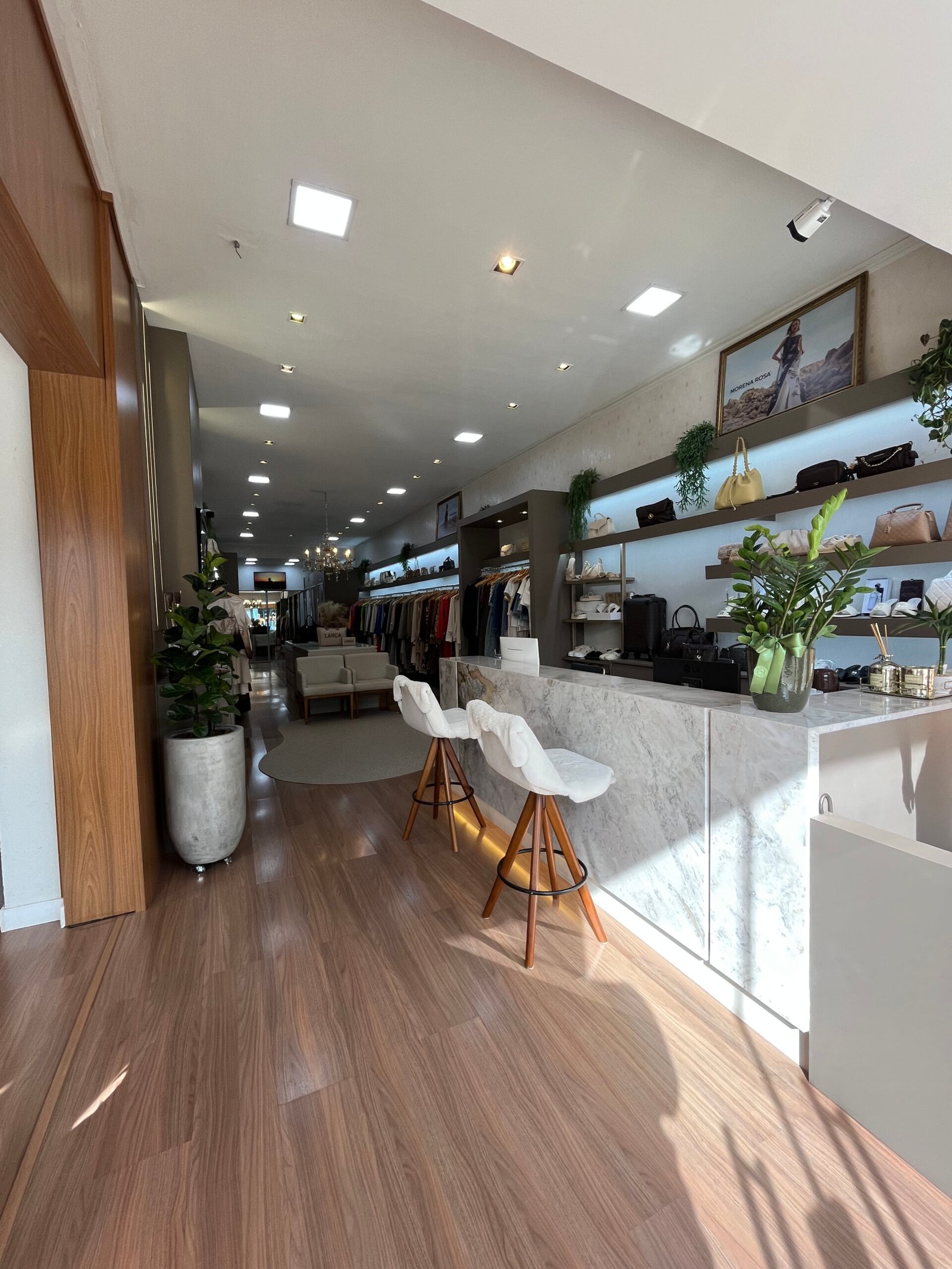 Interior da boutique By Janete Rosa